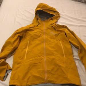 Arcteryx Mens Beta SL Hybrid Jacket Medium Yellow Near New